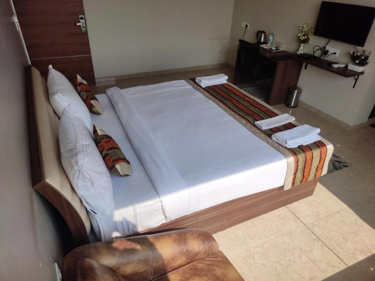 วิศวะ พาเลซ Hotel นานเดด ภายนอก รูปภาพ