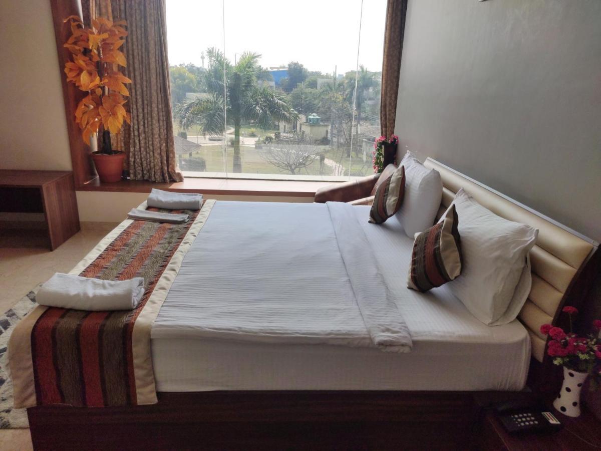 วิศวะ พาเลซ Hotel นานเดด ภายนอก รูปภาพ